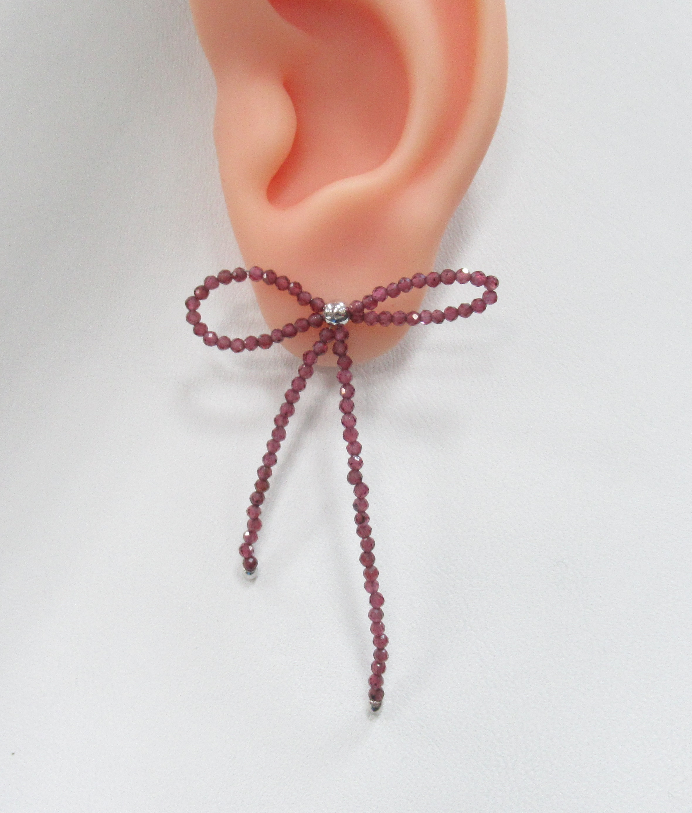 Серебряные серьги-пусеты с гранатами "Банты"